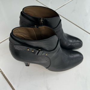 Ecco, good condition, ankle boot with heel. Leather upper/ rubber sole.